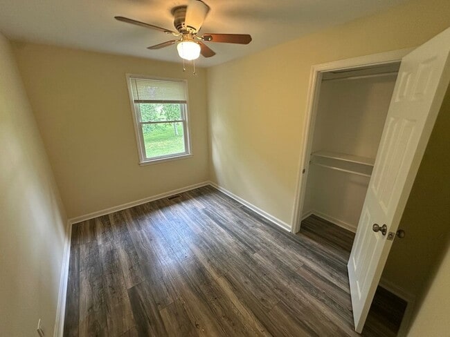 Foto del edificio - 6879 Lebanon Rd