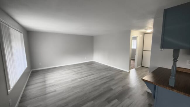Building Photo - Mountain View Apartments