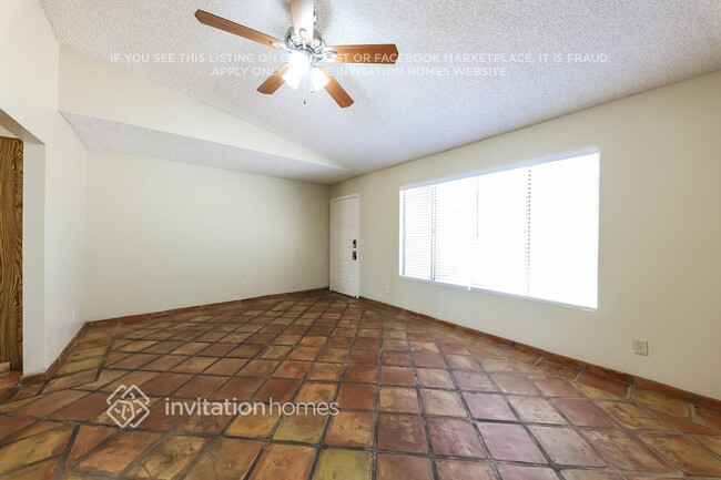 Building Photo - 11010 W Calle del Sol