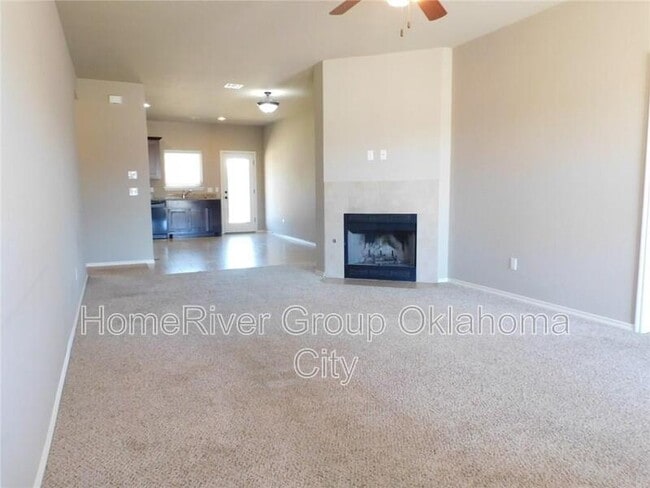 Building Photo - 1324 Eagle Dr