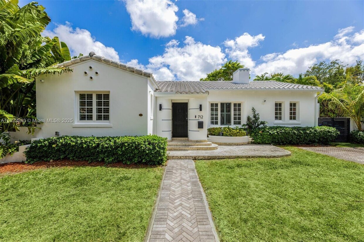 Foto principal - 712 NE 72nd St