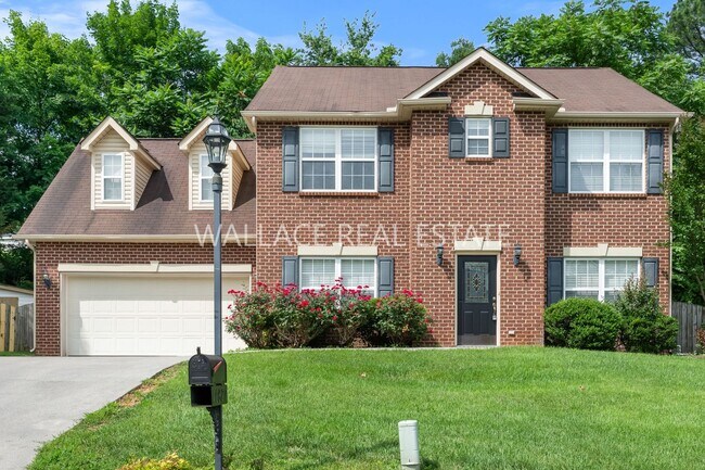 Foto del edificio - PRICE REDUCTION!!  FARRAGUT: TWO STORY 3 B...