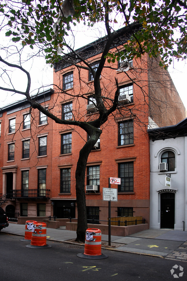 Foto del edificio - 161 Columbia Heights