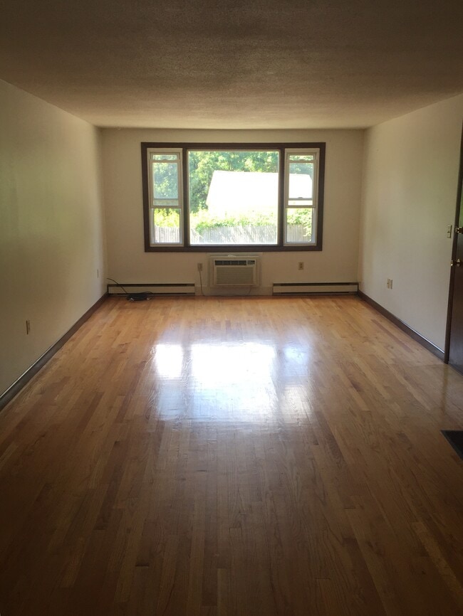 Building Photo - 167 South St