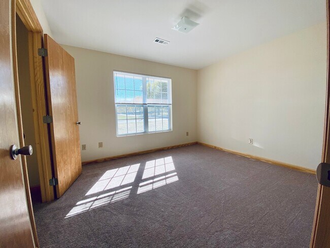 Foto del edificio - 145 Parker Ridge Rd