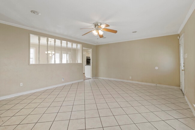 Building Photo - 807 Ash Ln