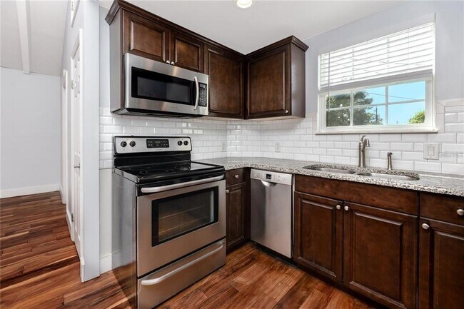 Foto del edificio - 2120 10th St N