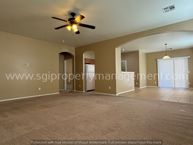 Building Photo - Beautiful split floorplan in a great neigh...