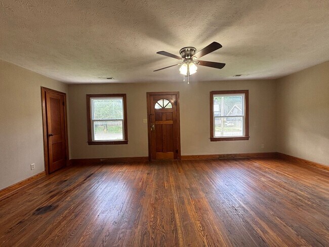 Foto del edificio - Beautiful 3 bedroom 2 bath in the Phelps g...