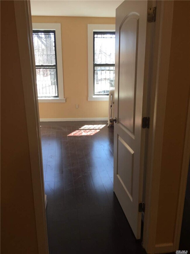 Foto del edificio - 103-14 Northern Blvd