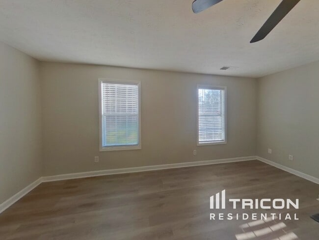Building Photo - 2556 Tolliver Dr