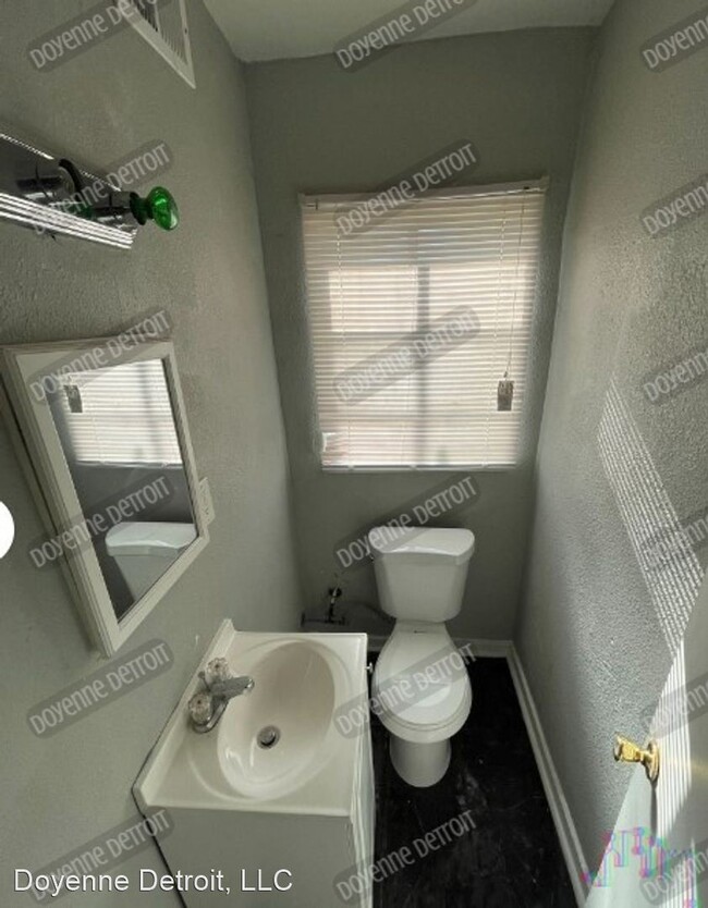 Building Photo - 3 br, 1.5 bath House - 20501 Tireman