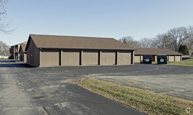 Garages - Green Oak Apartments