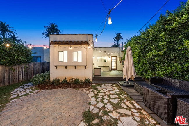 Foto del edificio - 2624 S Palm Grove Ave