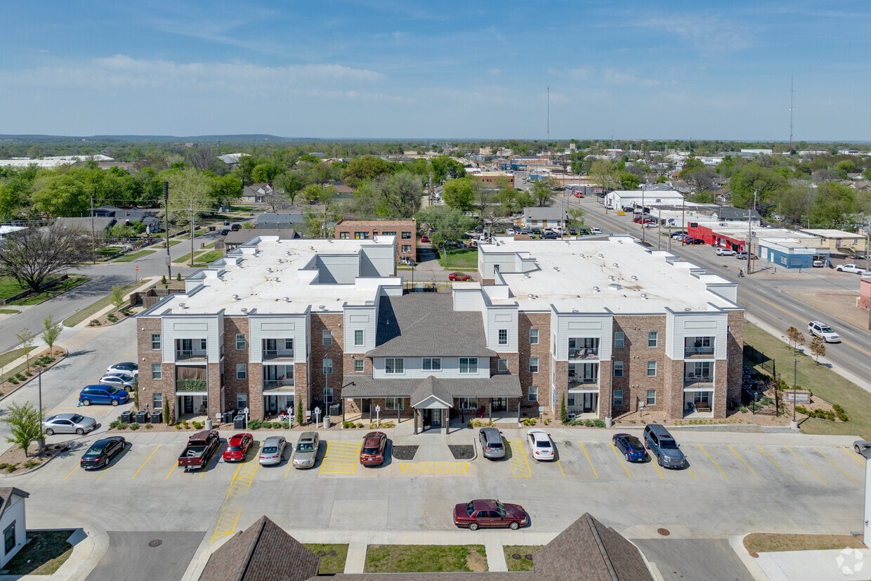 Building Photo - Whittier Villas