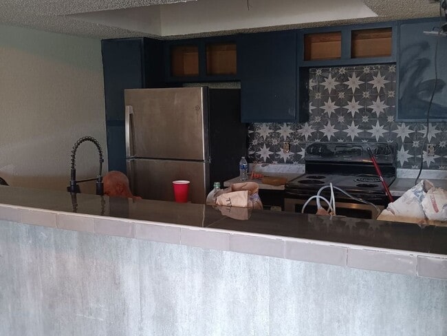 Building Photo - 2818 S Bartell Dr