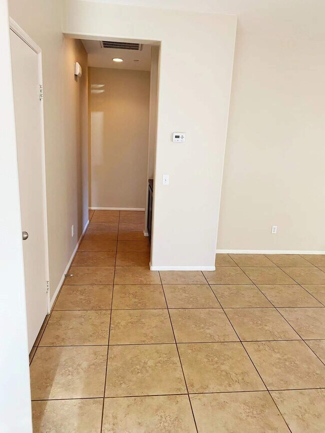 Building Photo - 25644 Solell Cir