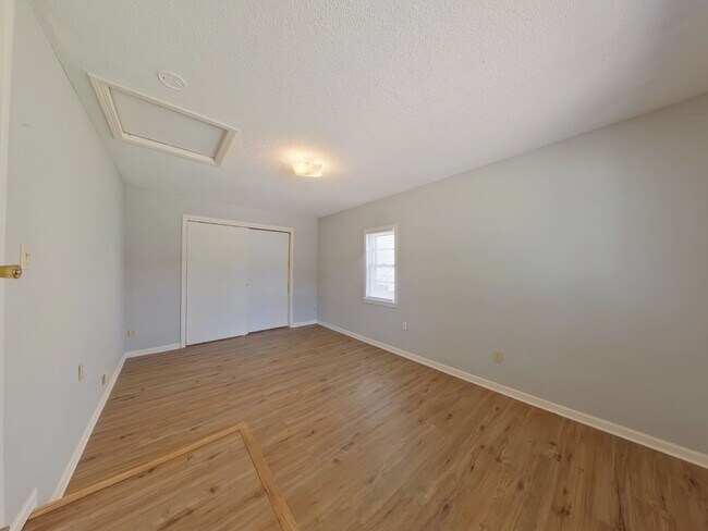 Foto del edificio - 1557 N Broadview Ave