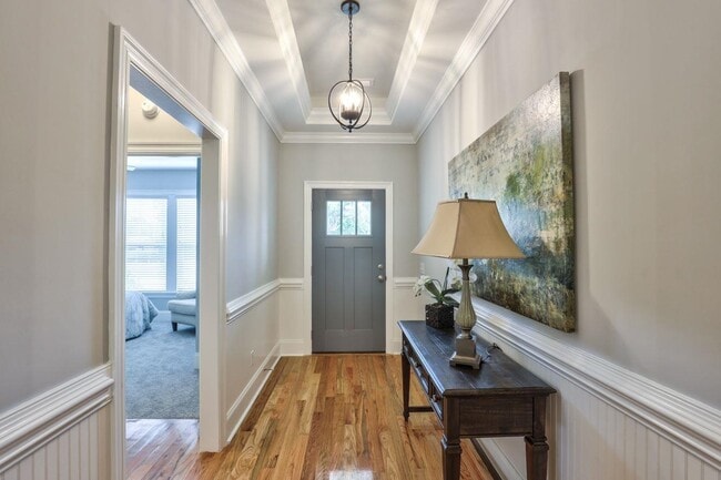 Building Photo - 2404 Sweet Valley Hts