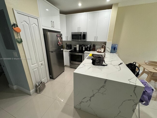 Foto del edificio - 17620 NW 73rd Ave