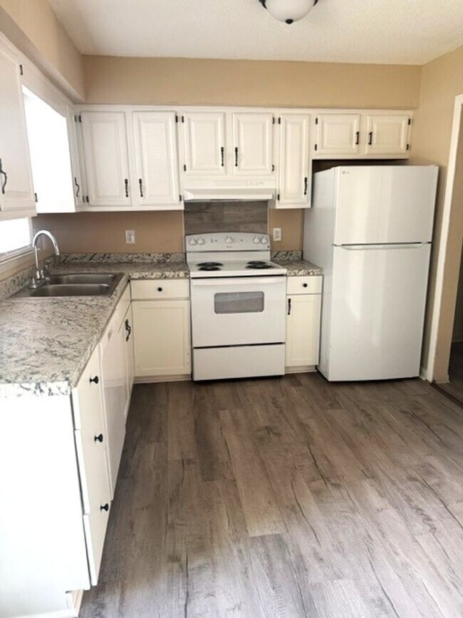 Foto del edificio - 800 Verdant Dr