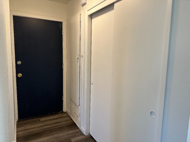 Building Photo - 1737 Ross Cir