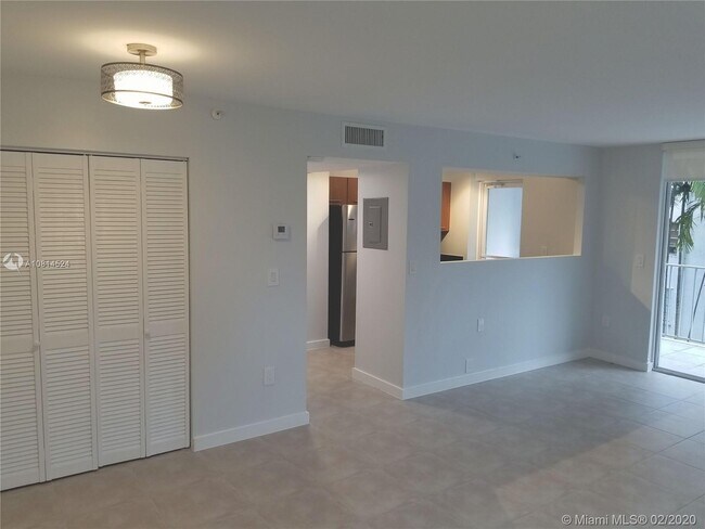 Foto del edificio - 700 NE 63rd St