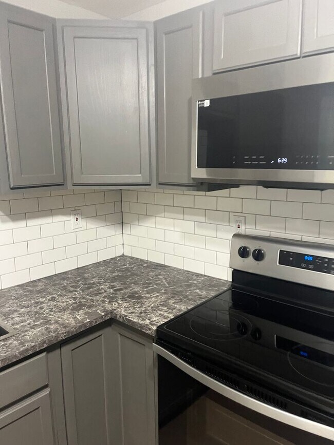 Foto del edificio - 2 BR/1BA | Newly Renovated Unit| In Scottsdale, Georgia
