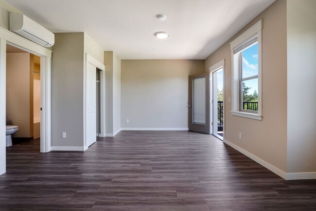 Interior Photo - Osprey Point