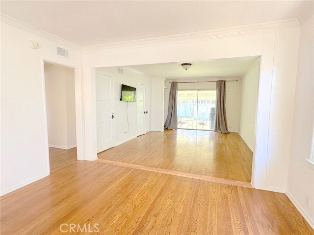 Foto del edificio - 14722 Addison St