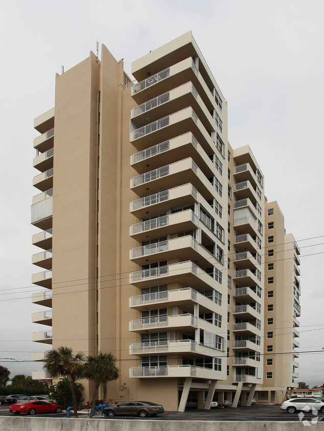 Building Photo - Hillsboro Light Towers