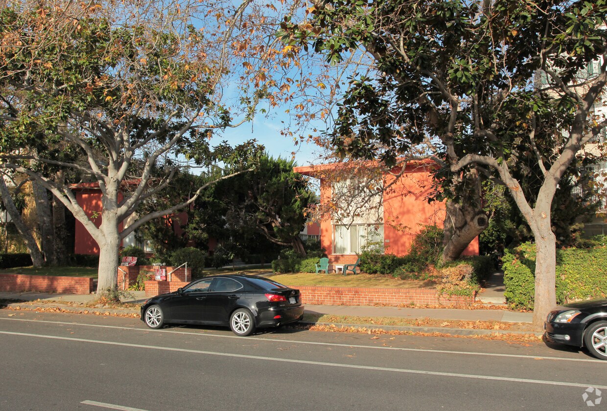 Building Photo - 229 San Vicente Blvd