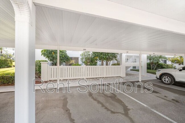 Foto del edificio - 1655 S Highland Ave