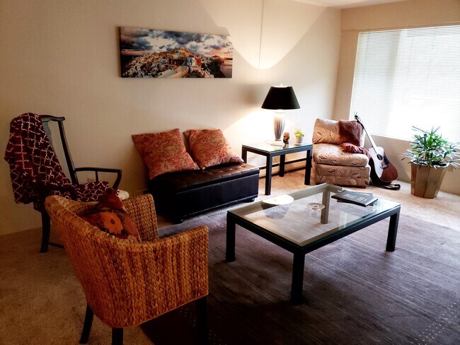 Living Room - 7021 Sand Point Way NE
