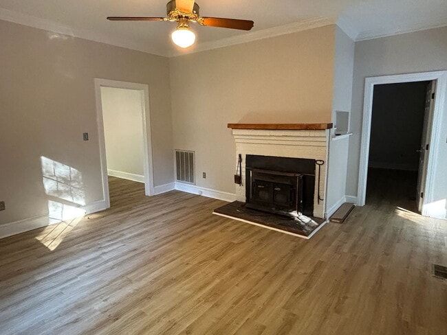 Foto del edificio - 1 bedroom, 1 bathroom Single Family Home in Easley Near Downtown Greenville