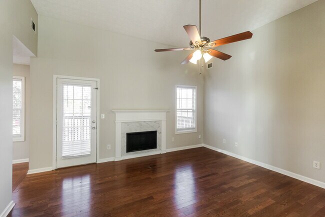 Building Photo - 445 Camella Cir