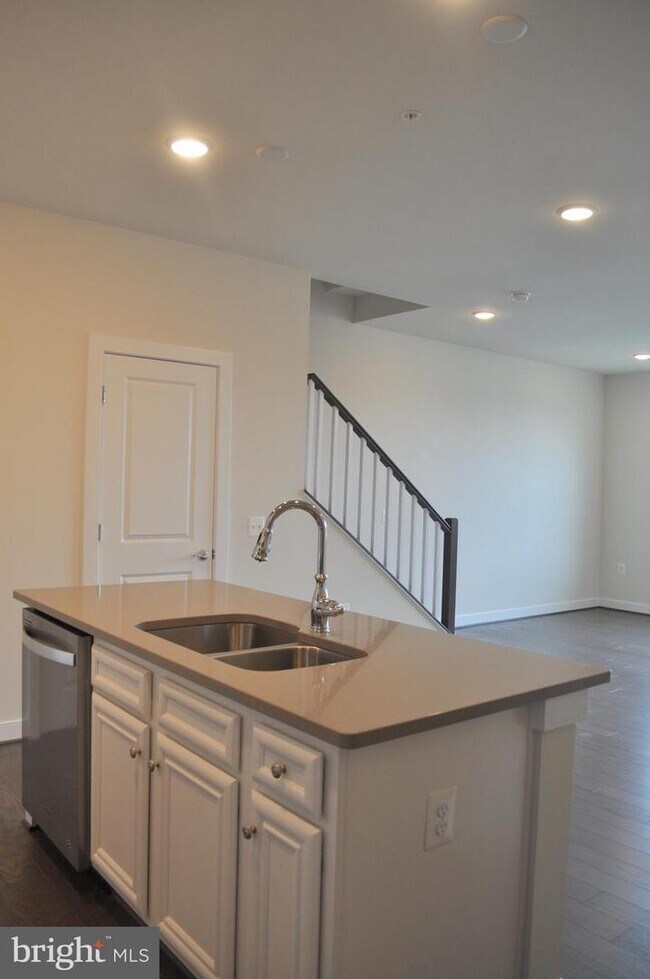 Foto del edificio - 13424 Arrowbrook Centre Dr