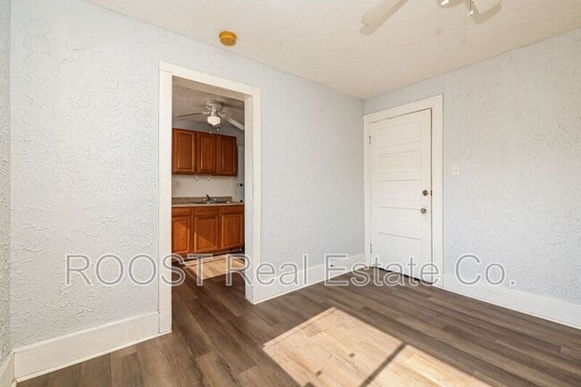 Foto del edificio - 4009 E 3rd St