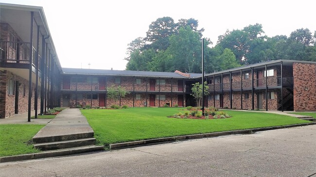 Building Photo - 1600 N Washington Ave