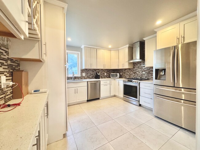 Foto del edificio - 2536 W Ave 130th