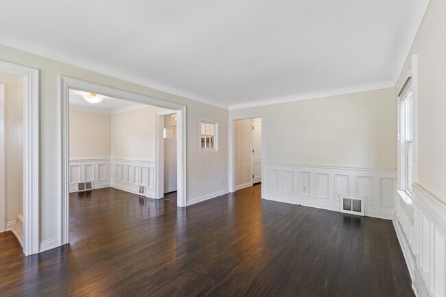 Building Photo - 2615 Kenmore Rd