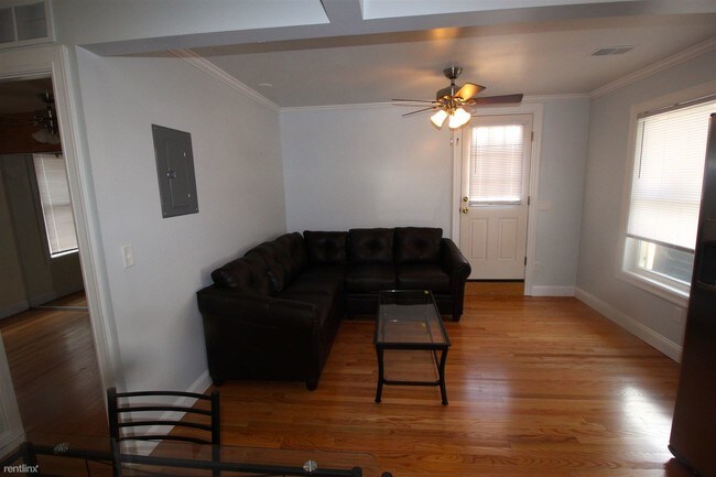 Foto del edificio - 2 br, 2 bath  - 208 W Ann St # 2 208 W Ann #2