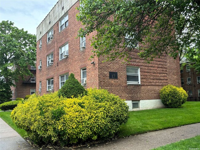 Foto del edificio - 17 Schenck Ave