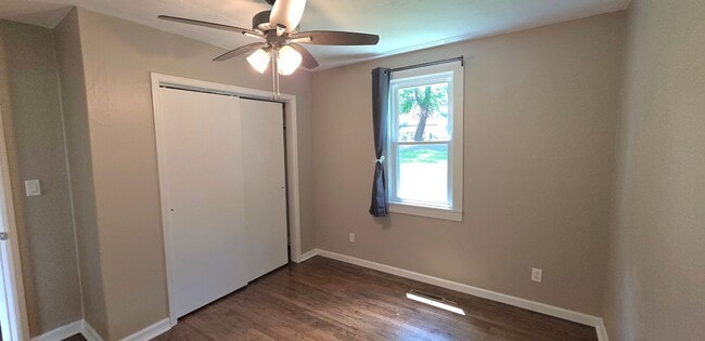 Building Photo - Remodeled 2 Bedroom, 2 Living Areas!  $925
