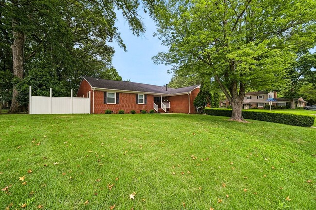 Building Photo - 1757 Lafayette Dr