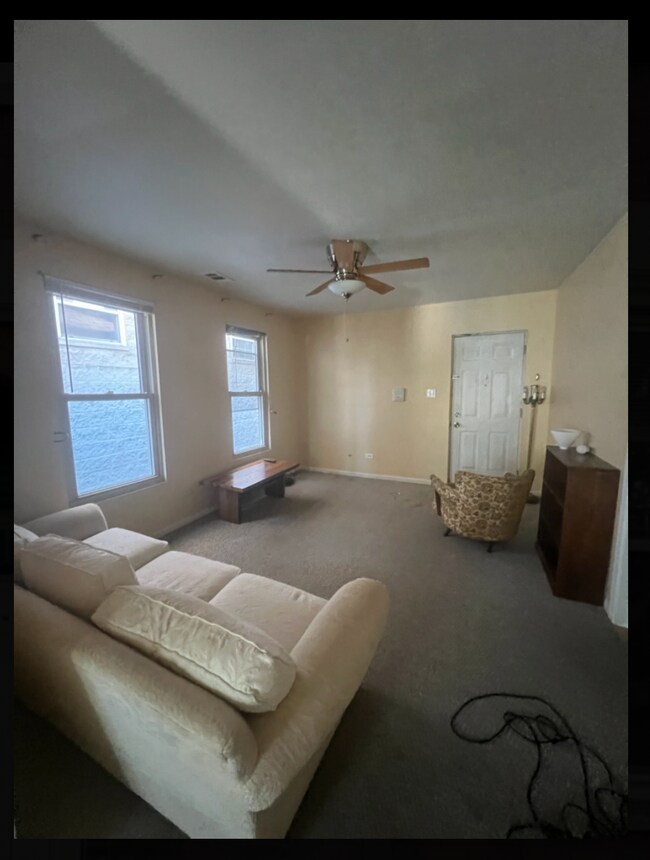 Foto del edificio - 821 N Hermitage Ave