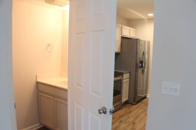 Foto del edificio - Spacious 3-Bedroom Townhome for Rent – Steps from Sentara RMH!