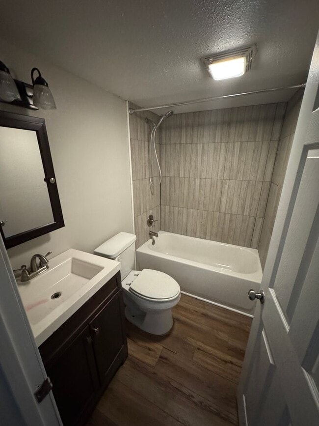 Building Photo - 2 bed & 1 bath, fully updated in Oxford!