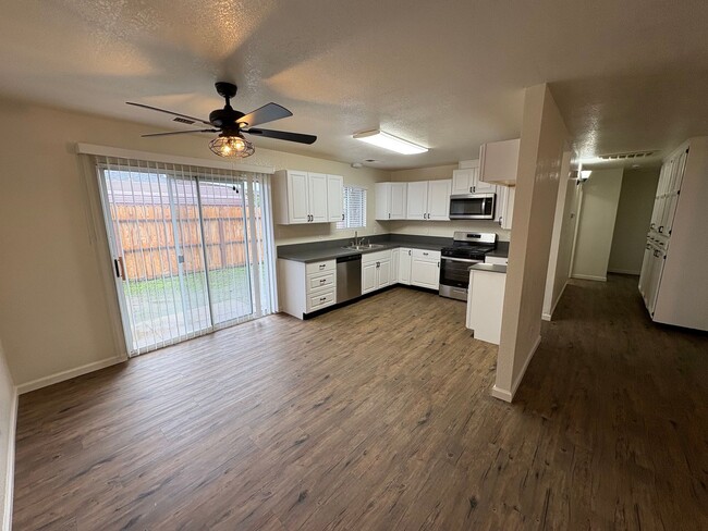 Building Photo - Newly remodeled Home Available Now!