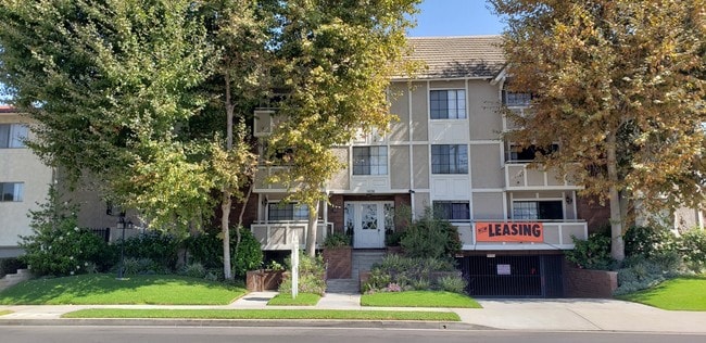 Building Photo - 1636 S Barrington Ave